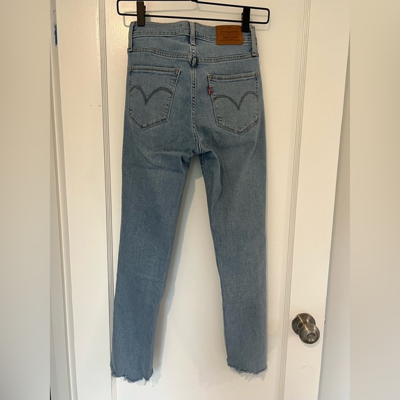 Levi’s 724 High Rise Slim Fit Straight Jean Color Light Blue Wash Size 24 - Picture 13 of 14